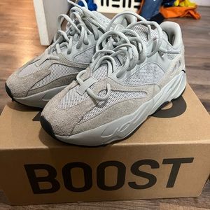 Yeezy 700 sneakers